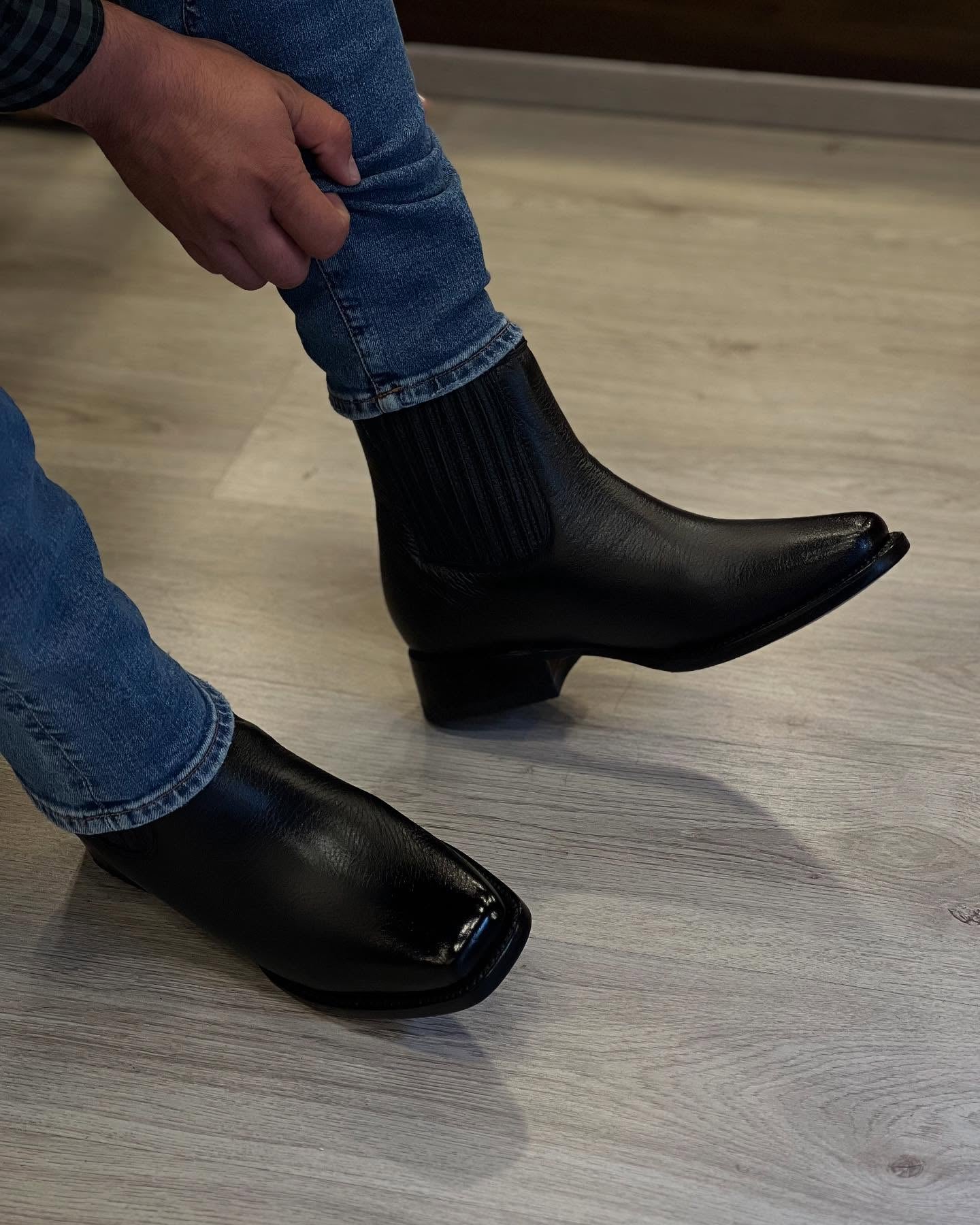 New Handmade Cowhide Boots