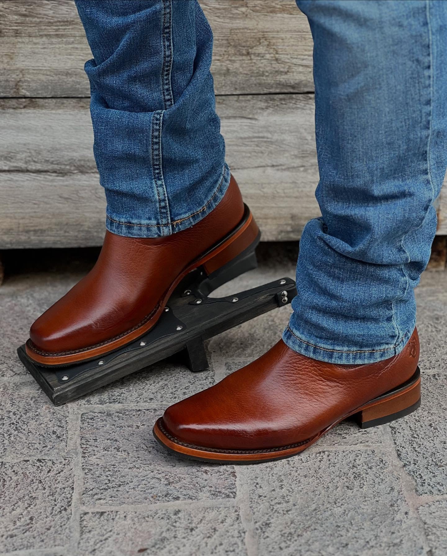 Scratch-resistant Handmade Cowhide Boots