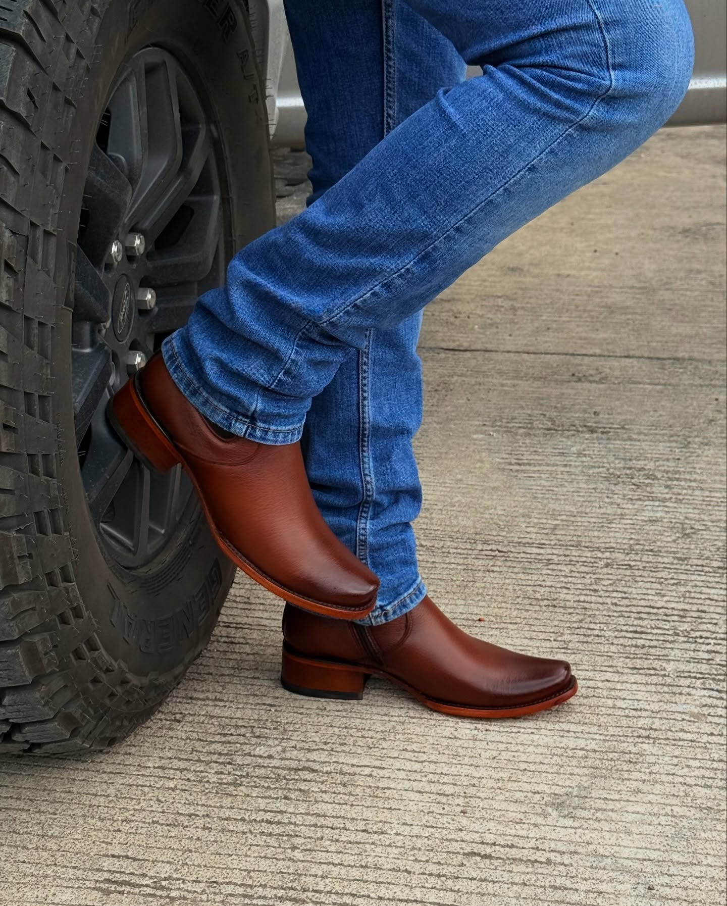 Men's Cowhide Chelsea Boots